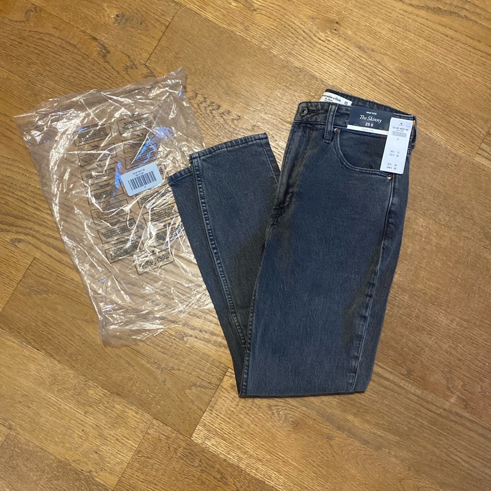 Abercrombie hi-rise skinny jeans - BRAND NEW